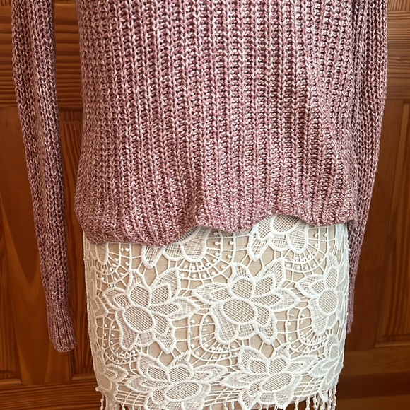 American Eagle Dusty Rose Knit Sweater with Scalloped Hem - Picture 2 of 4